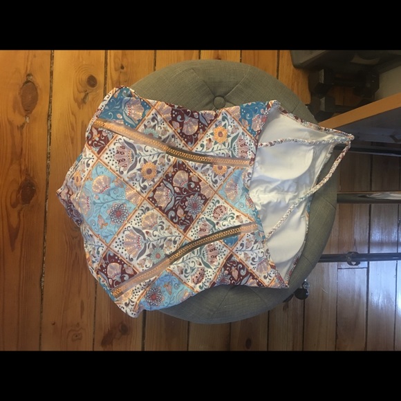 Bathing suit - Picture 2 of 3